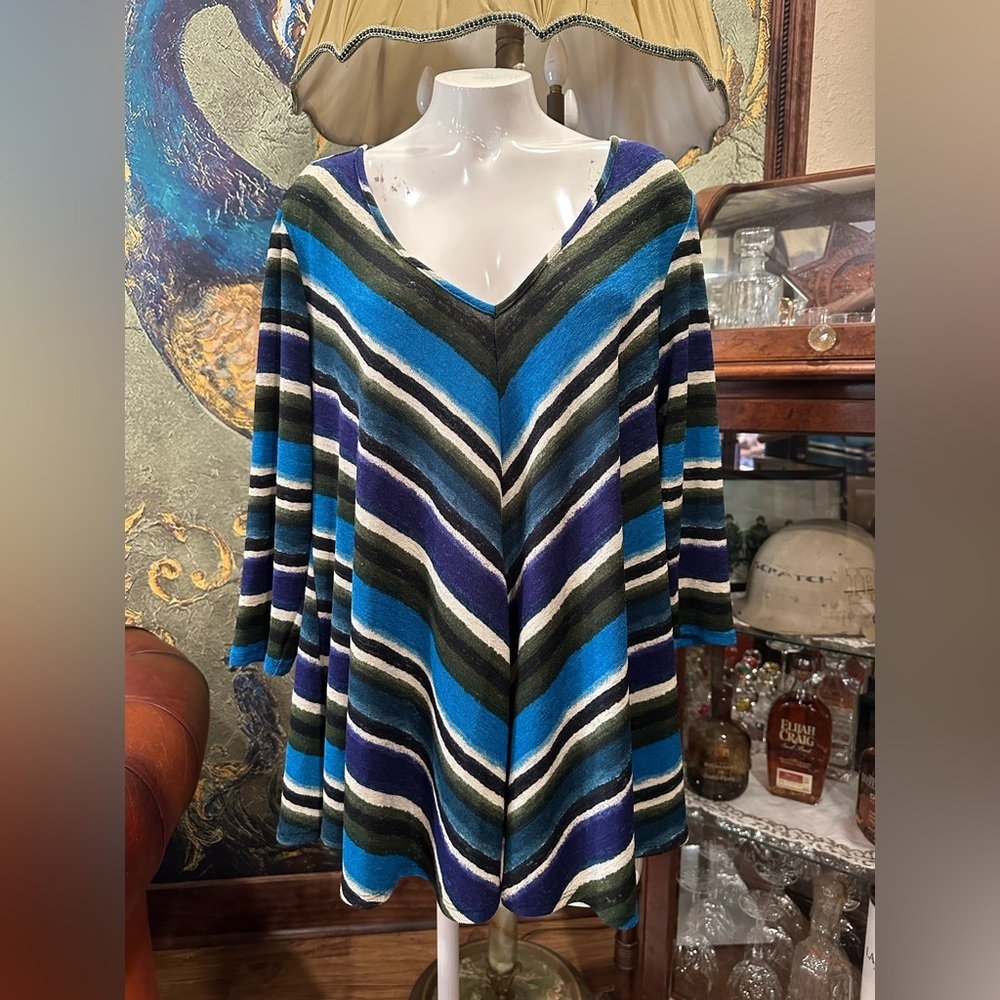 EUC NY Collection Tunic color block Blue Green White VNeck lightweight Pullover